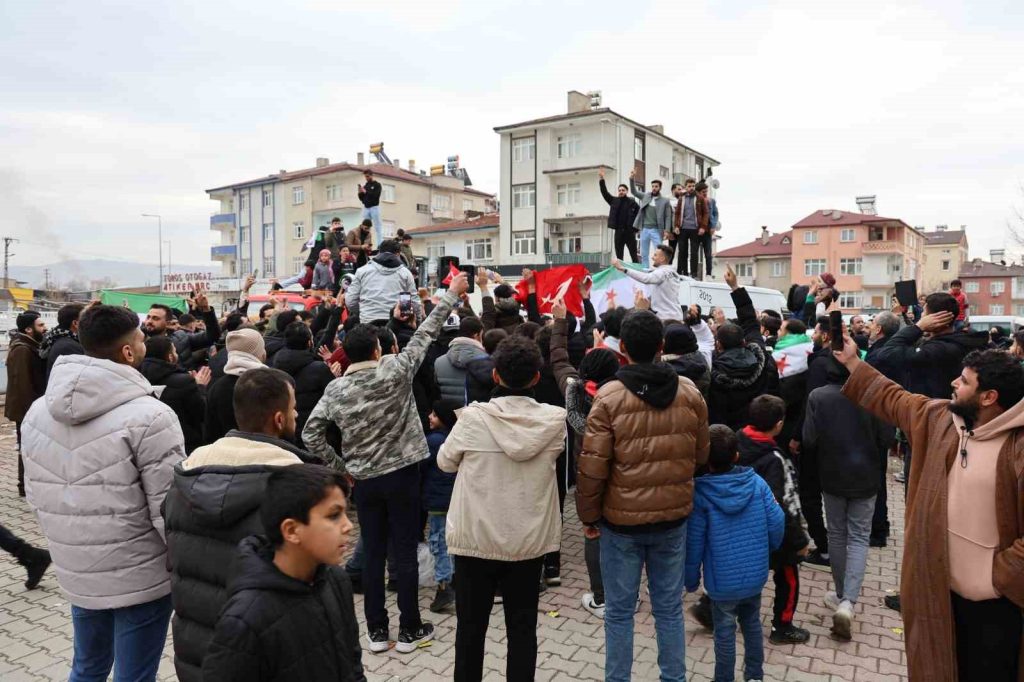 Elazığ’daki Suriyeliler Esed’in gidişini kutladı