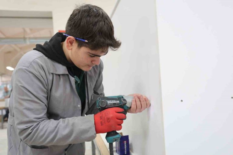 Fabrika değil, Elazığ’da bir lise: yılda 7 milyon ciro yaptılar