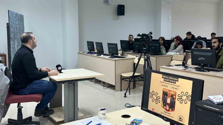 Aydın Yorat ‘Dijital Dünyada Gazetecilik’ konferansında öğrencilere tecrübesini aktardı