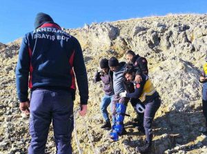 Pertek ilçesinde kayalıktan düşen vatandaş kurtarıldı