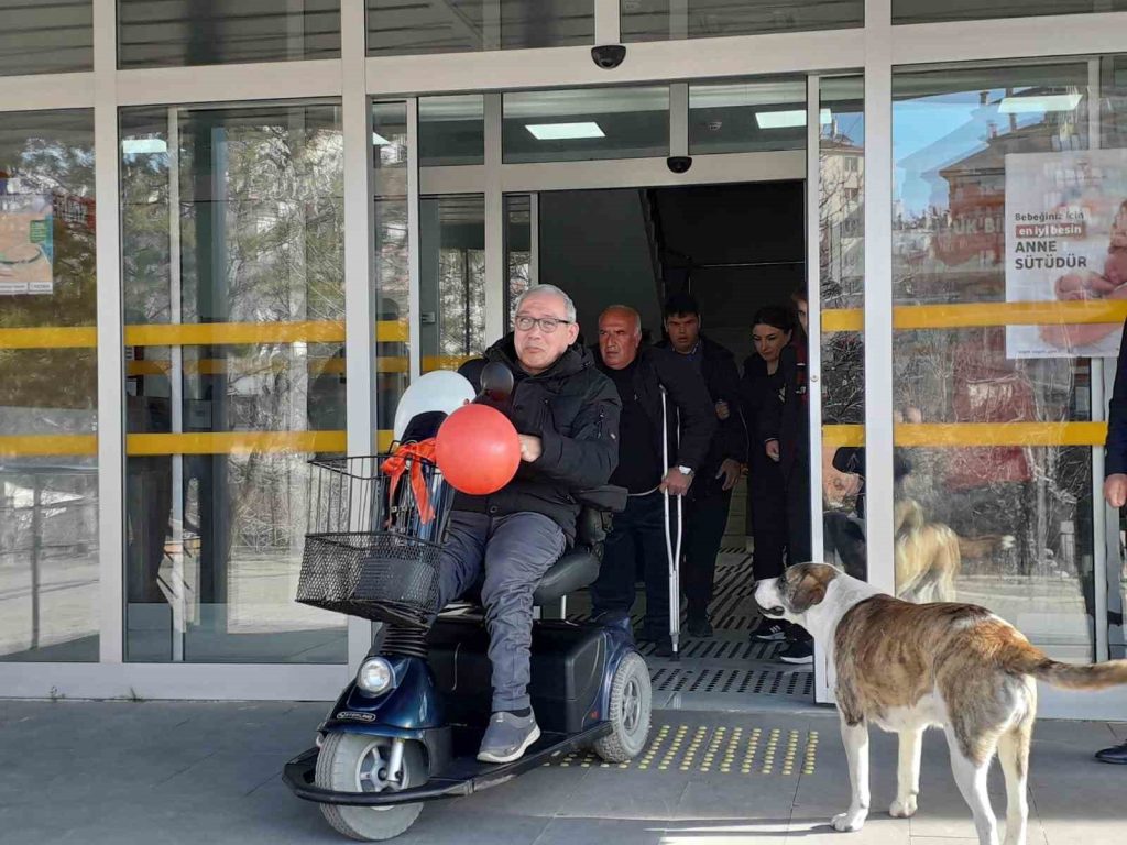 Tunceli’de, engelli vatandaşlara tekerlekli sandalye desteğinde bulunuldu