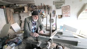 Bir oklavayla hayatını değiştirdi: Yarım asırlık marangoz ustası şimdi çırak bulamıyor