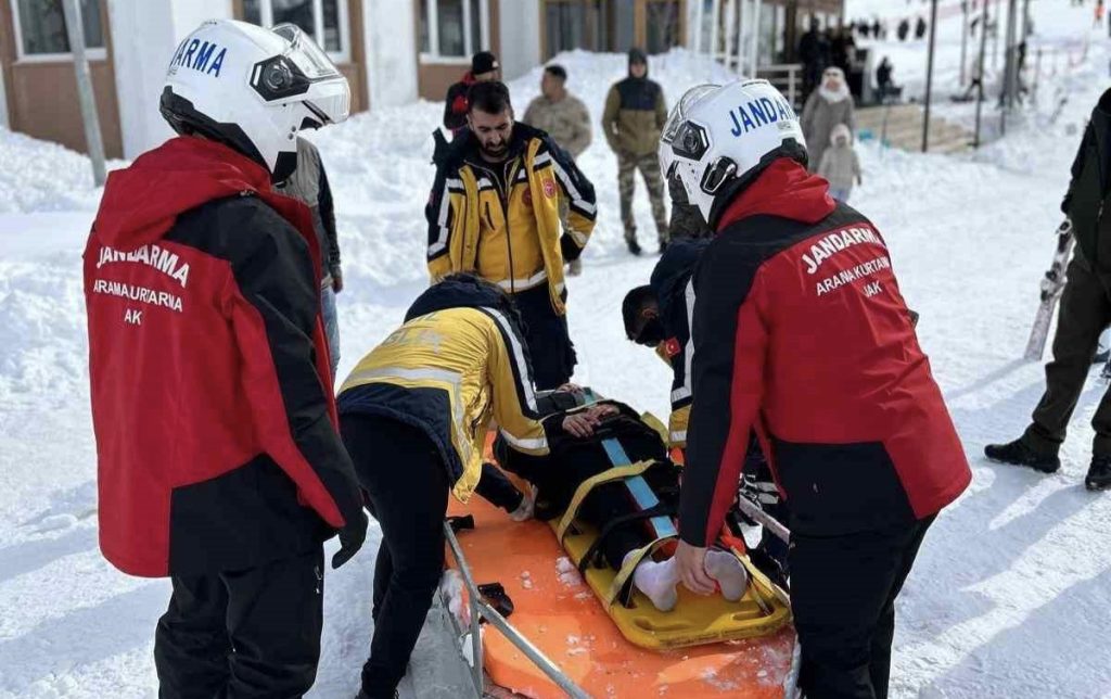 Ovacık’ta kayak yaparken yaralanan kadına, JAK ekipleri müdahale etti