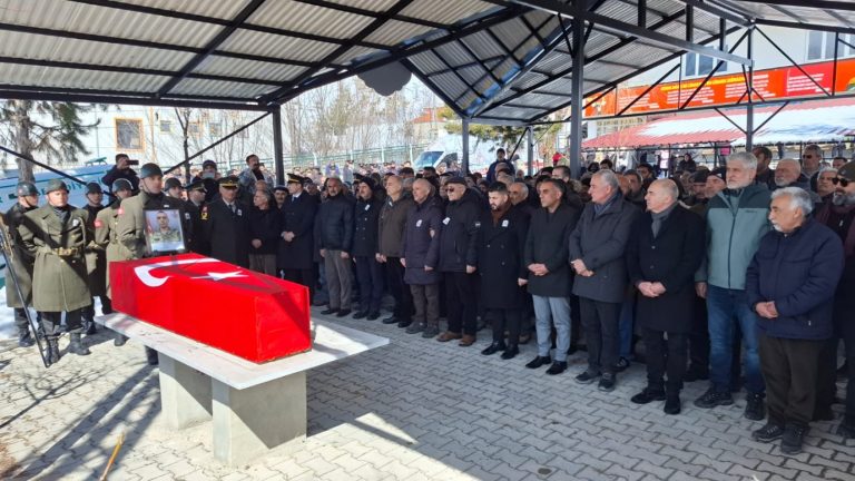 Askerde hayatını kaybeden Pülümürlü Erinç Canerik, son yolculuğuna uğurlandı