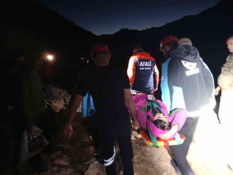Tunceli’de kayalıklardan düşen kadını ekipler kurtardı