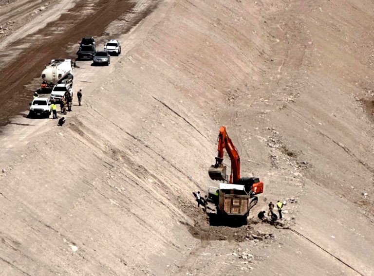Tunceli’de kamyon şarampole yuvarlandı: 1 kişi yaralandı