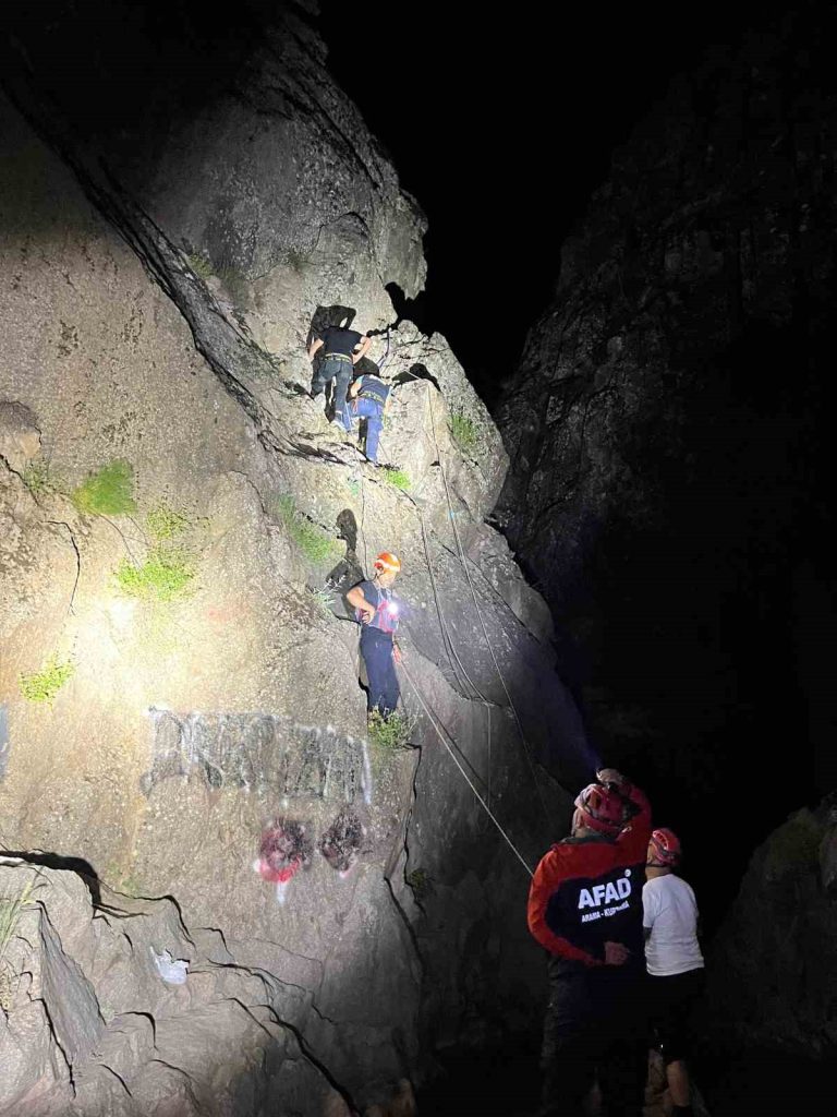 Tunceli’de gece vakti nefes kesen kurtarma operasyonu