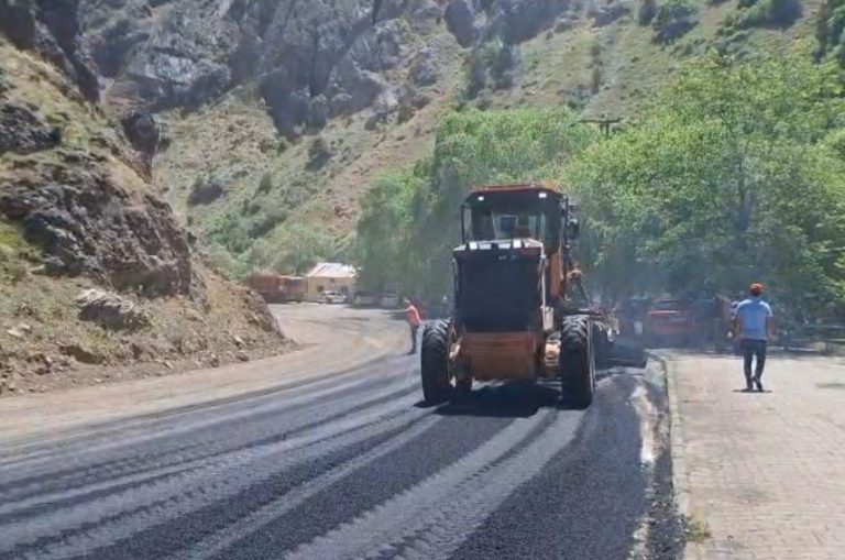 Tunceli’de her yıl on binlerce aracın kullandığı yolda çalışma