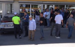 Tunceli’de kaldırıma çıkan araç, bankanın güvenlik görevlisine çaptı