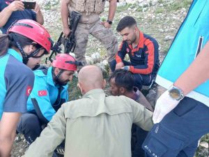 Ovacık ilçesinde dağlık alanda düşen çoban, ekipler tarafından kurtarıldı