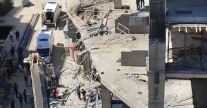 Elazığ’da inşaatın iskelesi çöktü: 2 işçi yaralandı