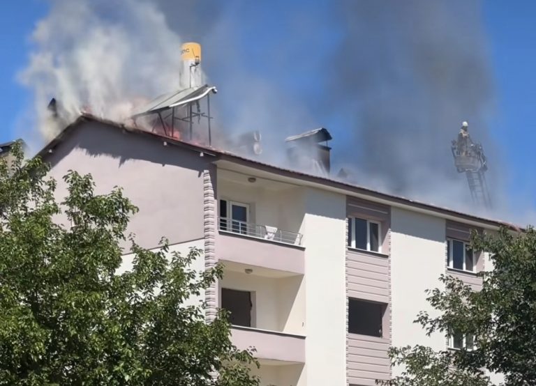Tunceli’de çatıda çıkan yangın söndürüldü