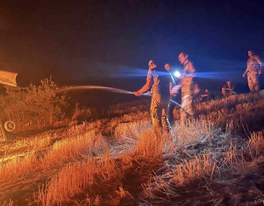 Tunceli’de 2 biçerdöver yandı