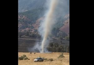 Tunceli’deki yangında oluşan hortum cep telefonu kamerasıyla görüntülendi