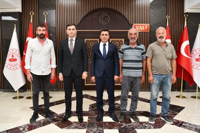 Yıldırım düşmesi sonucu 216 hayvanını kaybeden Çemişgezekli üreticilerin zararı karşılanıyor