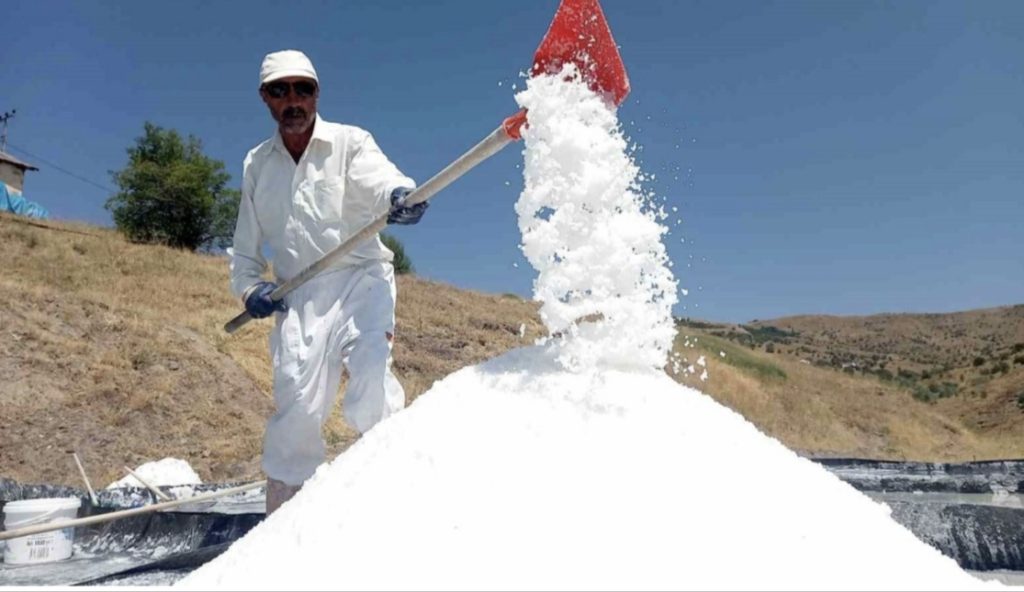 Pülümür’de üretilen tuzun içinde insan sağlığına yararlı 84 mineral bulunuyor