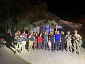 Tunceli’de ayılar nedeniyle mahsur kalan 6 kişilik aile AFAD ve Jandarma ekipleri tarafından kurtarıldı