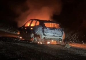 Pülümür yolunda alev alan otomobil kullanılamaz hale geldi