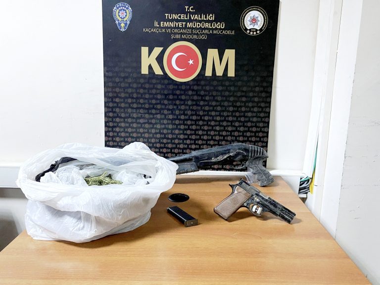 Tunceli’de toprağa gömülü halde silah ve uyuşturucu madde ele geçirildi