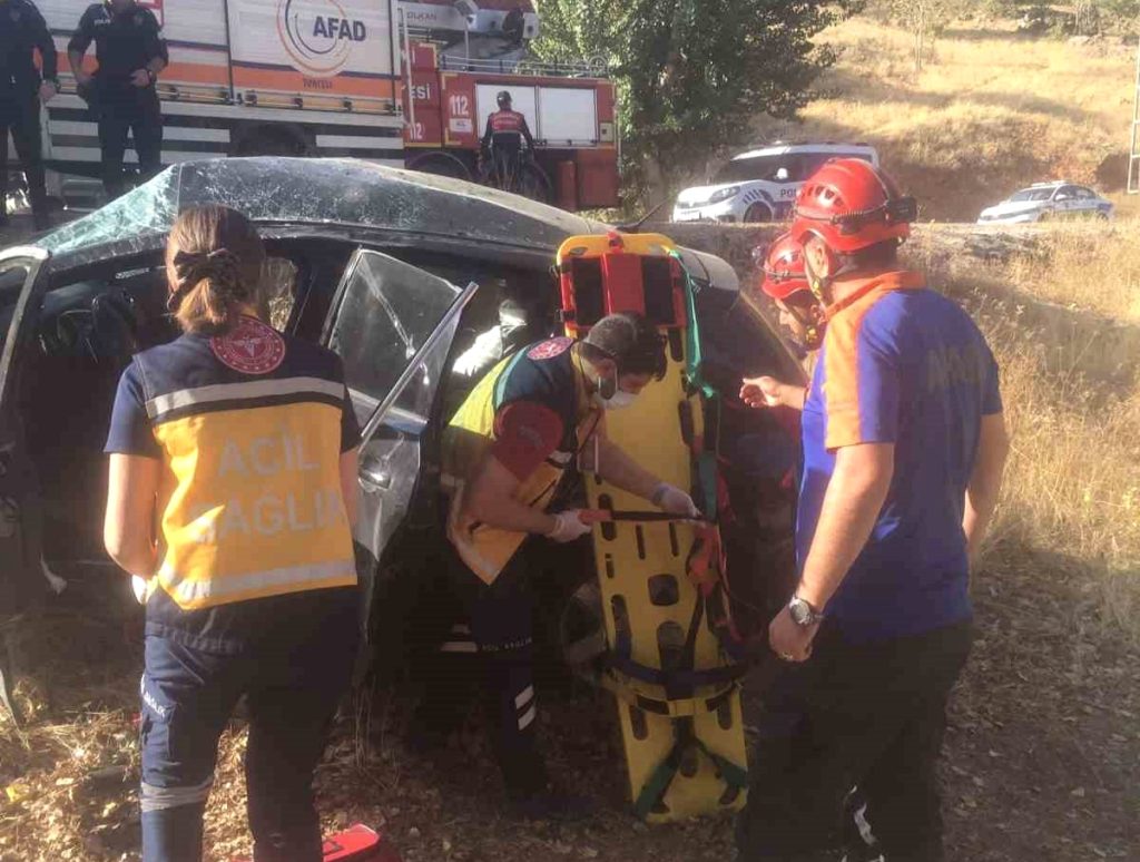 Tunceli’de 2 aracın çarpışması sonucu meydana gelen trafik kazasında 5 kişi yaralandı