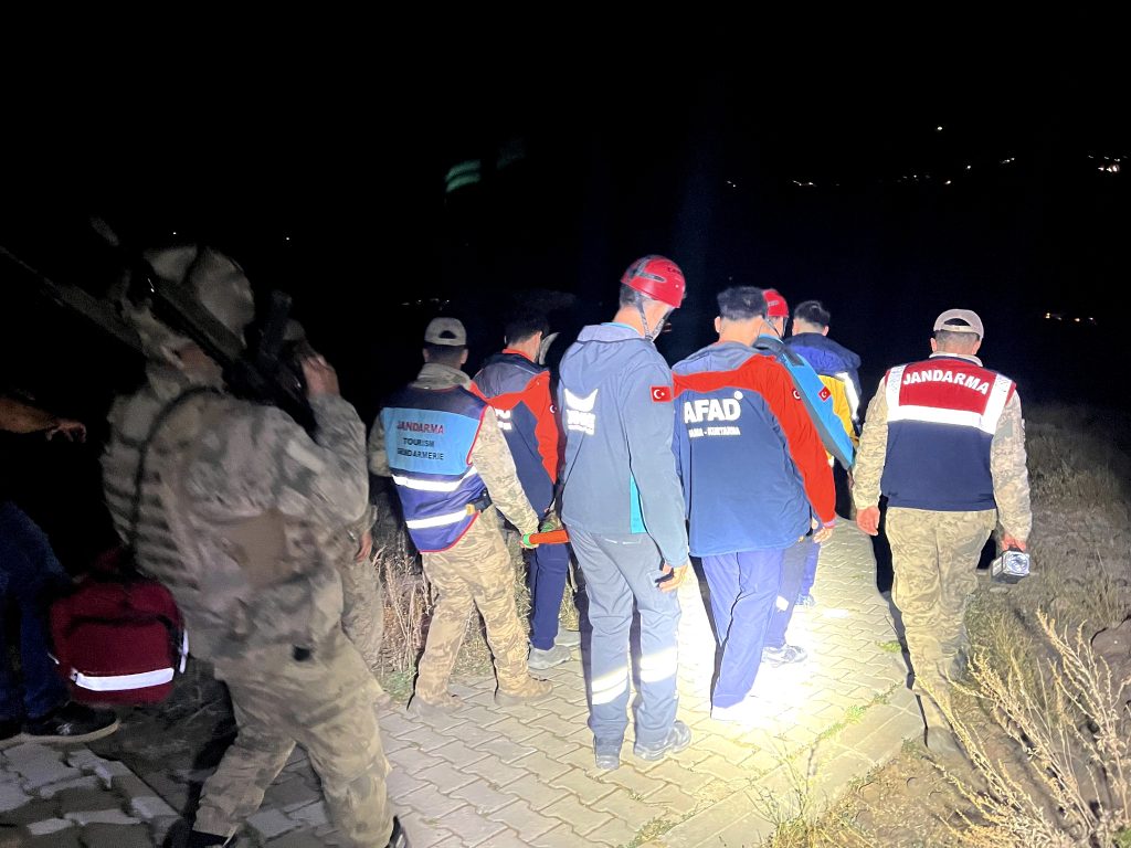 Nazımiye, Düzgün Baba’da ayağı kırılan şahsın imdadına ekipler yetişti