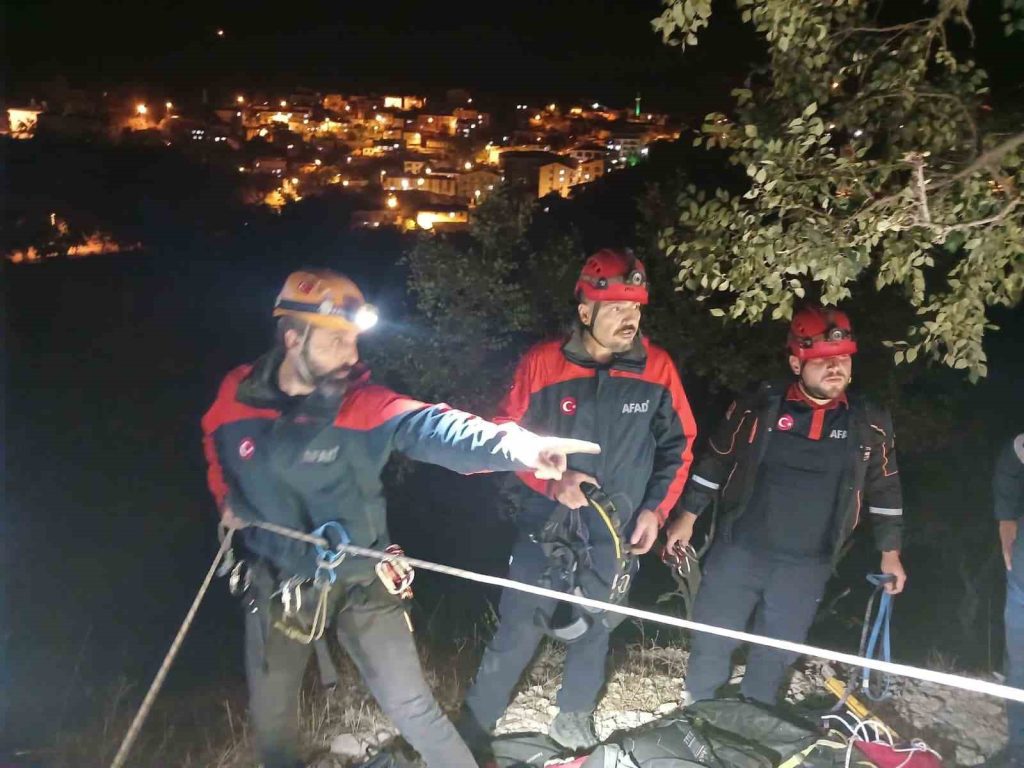 Çemişgezek’te Kayalıklarda mahsur kalan şahıs AFAD ekiplerince kurtarıldı