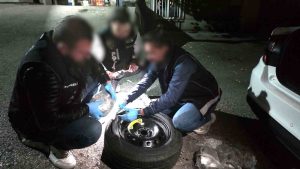 Tunceli’de stepneye zulalanmış uyuşturucu ele geçirdi: 2 gözaltı