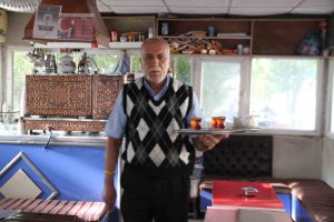 Pertekli Pala Dayı’dan Gönül Dostu Fiyat: Çay Hâlâ 5 TL!