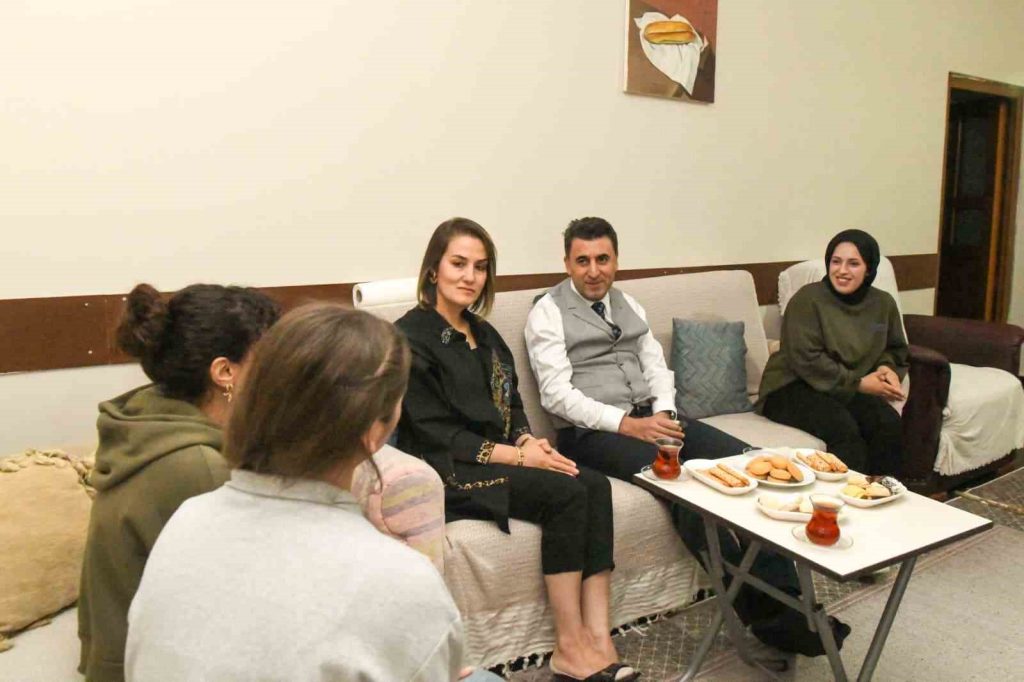 Tunceli’de üniversite öğrencilerine düzenli gıda desteği başlatıldı