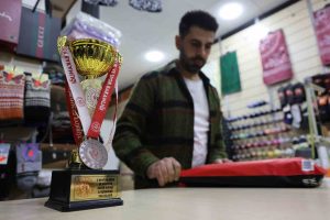 Gündüz Elazığ’da terzilik yapıyor, akşam ise bilardo şampiyonu