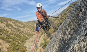 Tunceli–Pülümür yolunda, taş düşmelerine karşi başlatılan çalışmalar tamamlandı