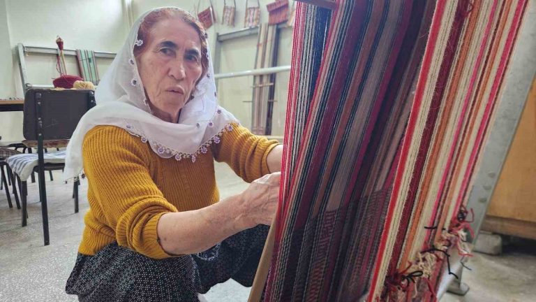 Tunceli’de unutulmaya yüz tutmuş “cacım” dokuma yeniden hayat buluyor