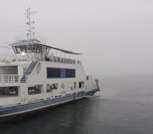 Pertek ve Çemişgezek feribotlarına kar ve sis engeli