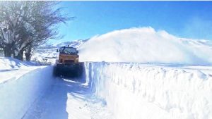 Ovacık’ta kar kalınlığı 2 metreyi buldu: Karla mücadele çalışmaları sürüyor