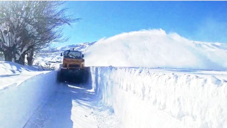 Ovacık’ta kar kalınlığı 2 metreyi buldu: Karla mücadele çalışmaları sürüyor