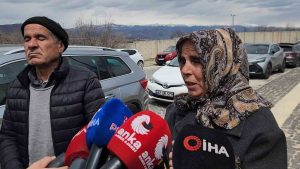 Gülistan Doku’nun ailesinden adliye önünde açıklama: “6 yıldır biz biliyoruz. Ne gündüzümüz gündüz, ne gecemiz gece”