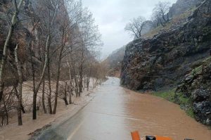 Munzur Nehri taştı, Tunceli-Ovacık yolunda ulaşım durduruldu