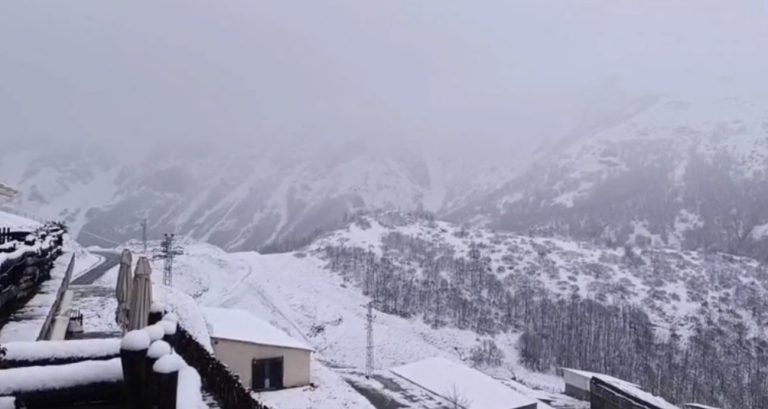 Tunceli’ye bahar ortasında kar sürprizi