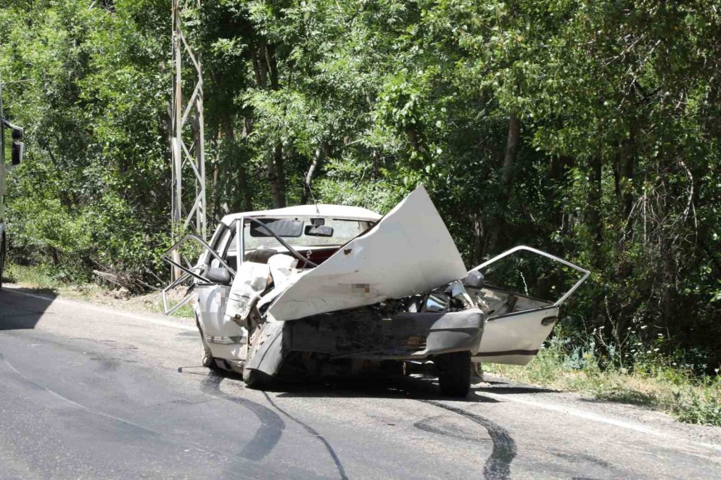Tunceli – Ovacık karayolunda meydana gelen trafik kazasında 1 kişi hayatını kaybetti, 5 kişi yaralandı