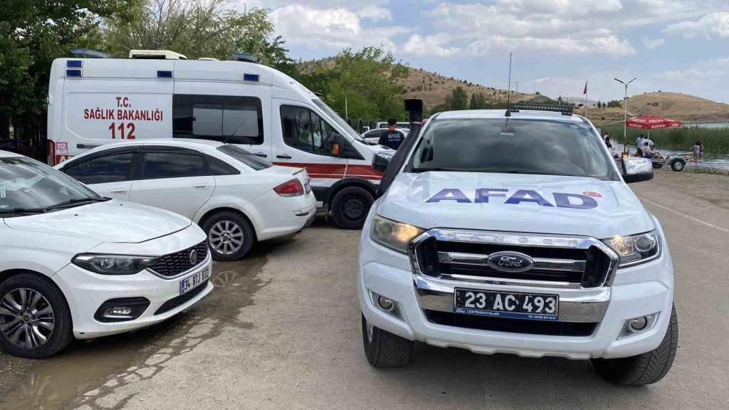 Elazığ’da gezi teknesi battı: 7 kişi kurtarıldı