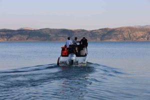 Elazığ’da yüzmek için göle giren çocuk kayboldu