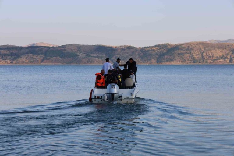 Elazığ’da yüzmek için göle giren çocuk kayboldu