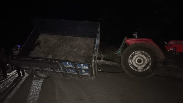 Elazığ’da traktörle otomobil çarpıştı: 3’ü ağır 10 yaralı