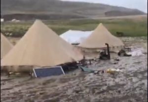 Tunceli’de yüksek rakımda sağanak etkili oldu. Yaylacılar zor anlar yaşadı