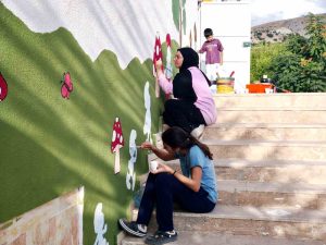 Çemişgezek anaokulunun duvarları öğretmen ve öğrencilerin resimleriyle renklendi